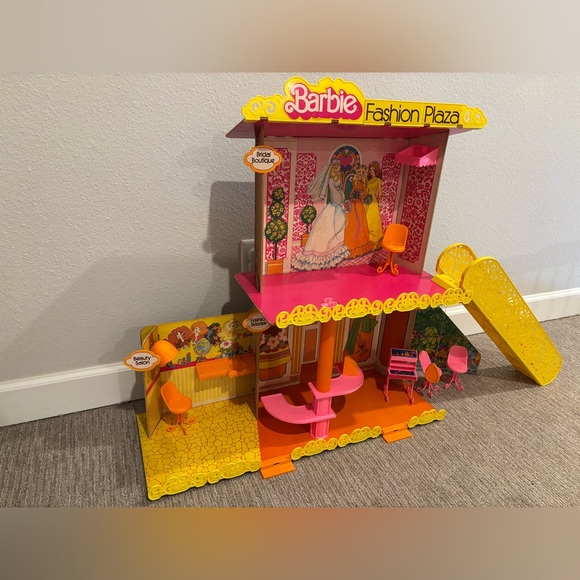 SOLD 1975 Barbie Fashion Plaza Mattel Playset, With Box, Missing Accessories - Picture 7 of 16